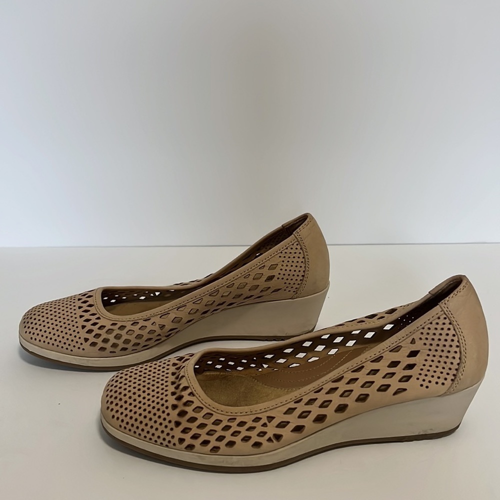 Naturalizer Brelynn N5 Comfort Tan Slip on Wedge shoe size 6.5M - Picture 3 of 11